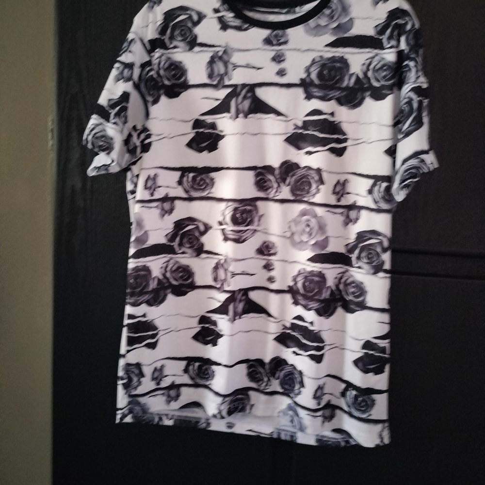 Fresh Monochrome Rose Print Tee